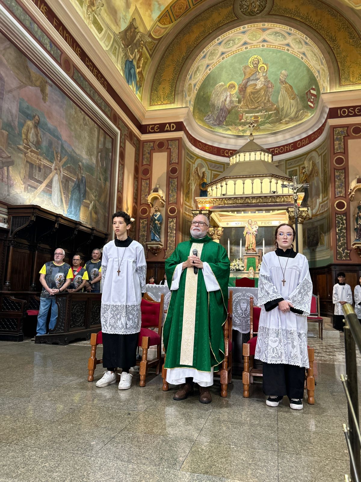 Santa Missa e Sessão de Autógrafos com Padre Luís Erlin na Paróquia São José do Ipiranga Santa Missa e Sessão de Autógrafos com Padre Luís Erlin na Paróquia São José do Ipiranga