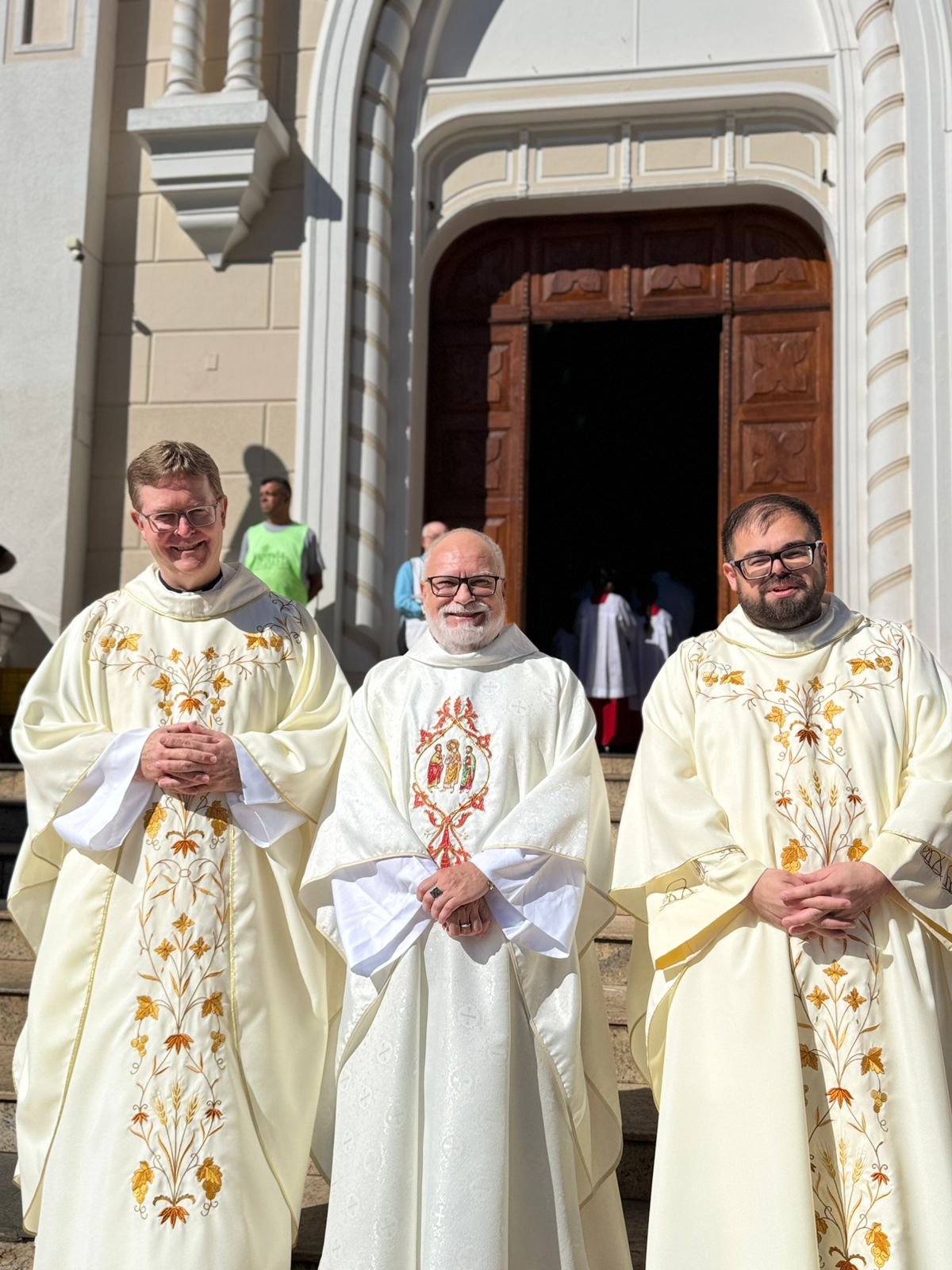 Missão em Avaré- SP Santa Missa e Sessão de autógrafos Missão em Avaré- SP Santa Missa e Sessão de autógrafos