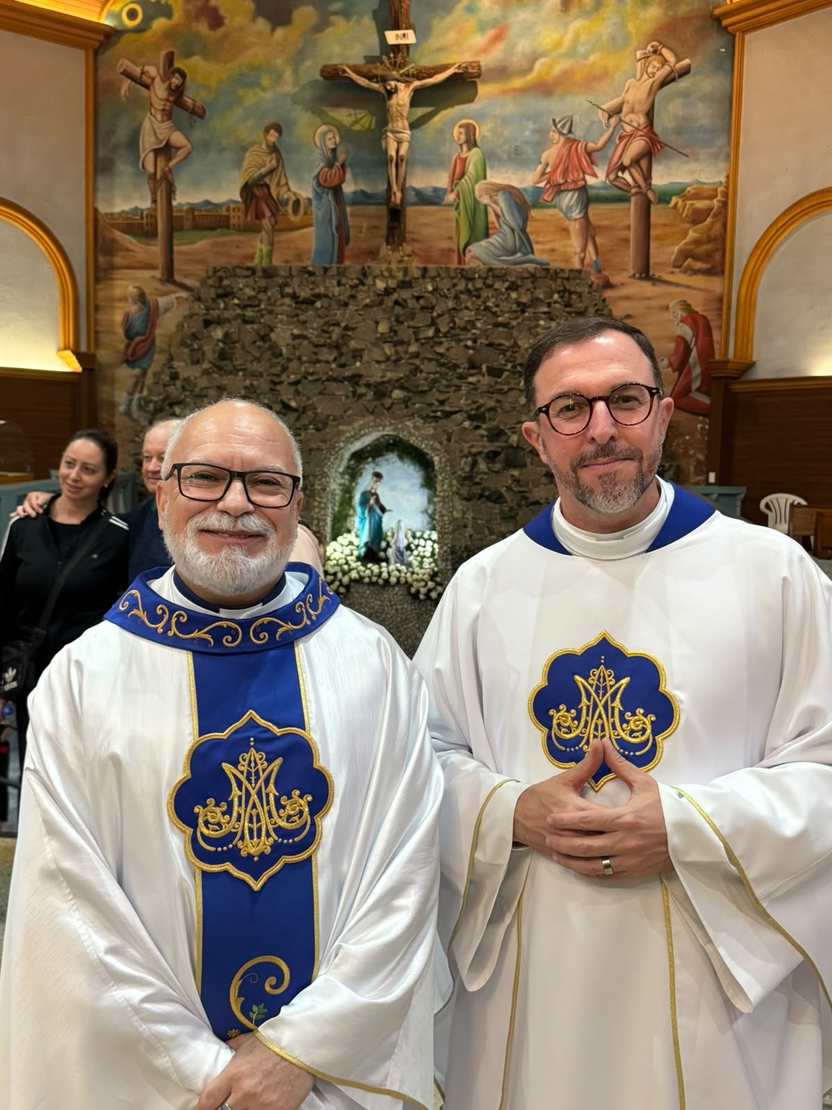 Santa Missa e Sessão de Autógrafos no Santuário Nossa Senhora do Cravaggio em Nova Veneza-SC Santa Missa e Sessão de Autógrafos no Santuário Nossa Senhora do Cravaggio em Nova Veneza-SC